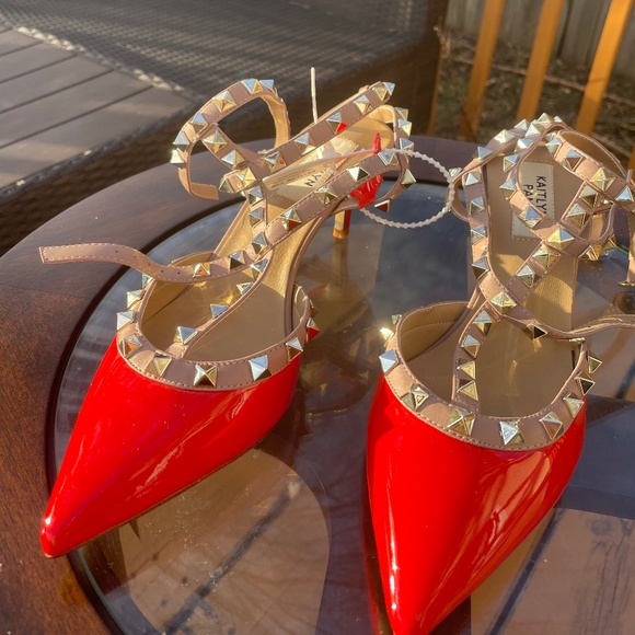 Heels - Picture 2 of 3